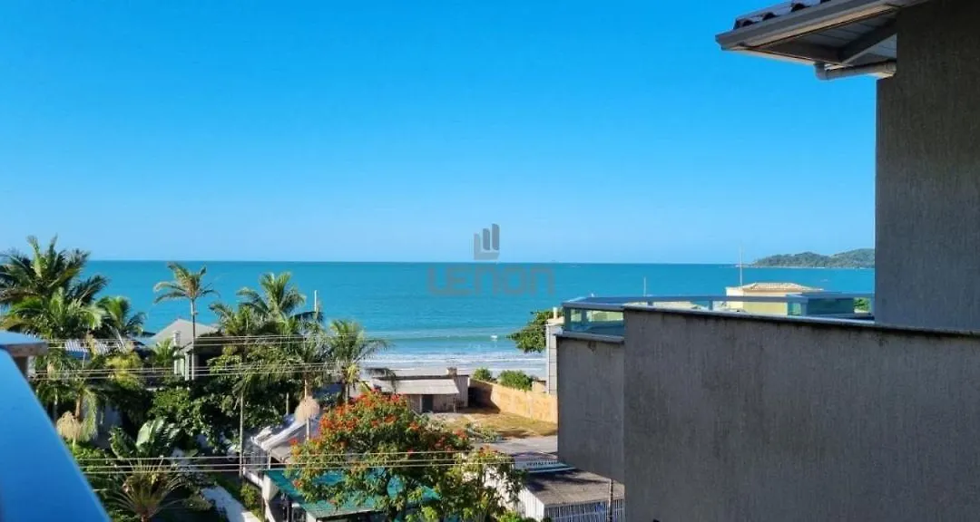 267 - Apto na Av. principal a 50m da praia de Bombas-1